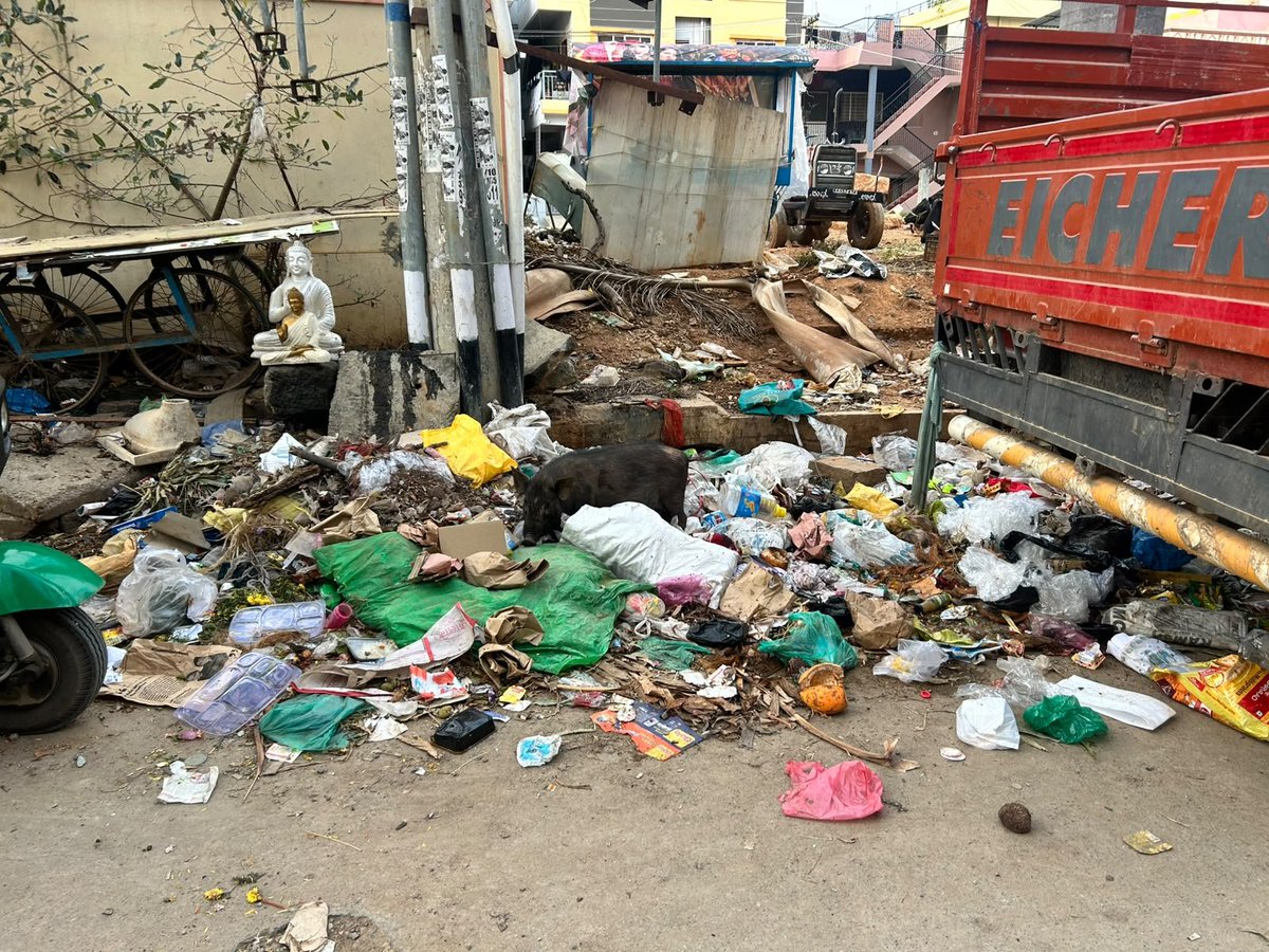 kdevforum's tweet photo. @comm_blr_south sir while our focus was on works and enable basic infra, Solid waste management for #Kasavanahalli Ward31 needs your approval of #Microplan. Without this, about 10000 families are suffering across the ward without proper collection. Commercial dumping is evident.
 
#ಕಸವನಹಳ್ಳಿ ವಾರ್ಡ್ 31 ರ ಘನತ್ಯಾಜ್ಯ ನಿರ್ವಹಣೆಗೆ ನಿಮ್ಮ #ಮೈಕ್ರೋಪ್ಲಾನ್ ಅನುಮೋದನೆ ಬೇಕು. ಇದು ಇಲ್ಲದೆ, ವಾರ್ಡ್‌ನಾದ್ಯಂತ ಸುಮಾರು 10000 ಕುಟುಂಬಗಳು ಸರಿಯಾದ ಸಂಗ್ರಹಣೆಯಿಲ್ಲದೆ ಬಳಲುತ್ತಿವೆ. ವಾಣಿಜ್ಯಿಕವಾಗಿ ತ್ಯಾಜ್ಯ ವಿಲೇವಾರಿಯಾಗುತ್ತಿರುವುದು ಸ್ಪಷ್ಟವಾಗಿದೆ.

@MALimbavali @GBA_office @arvindlbjp @GBAChiefComm @wfrising @icccbengaluru @tvmohandaspai