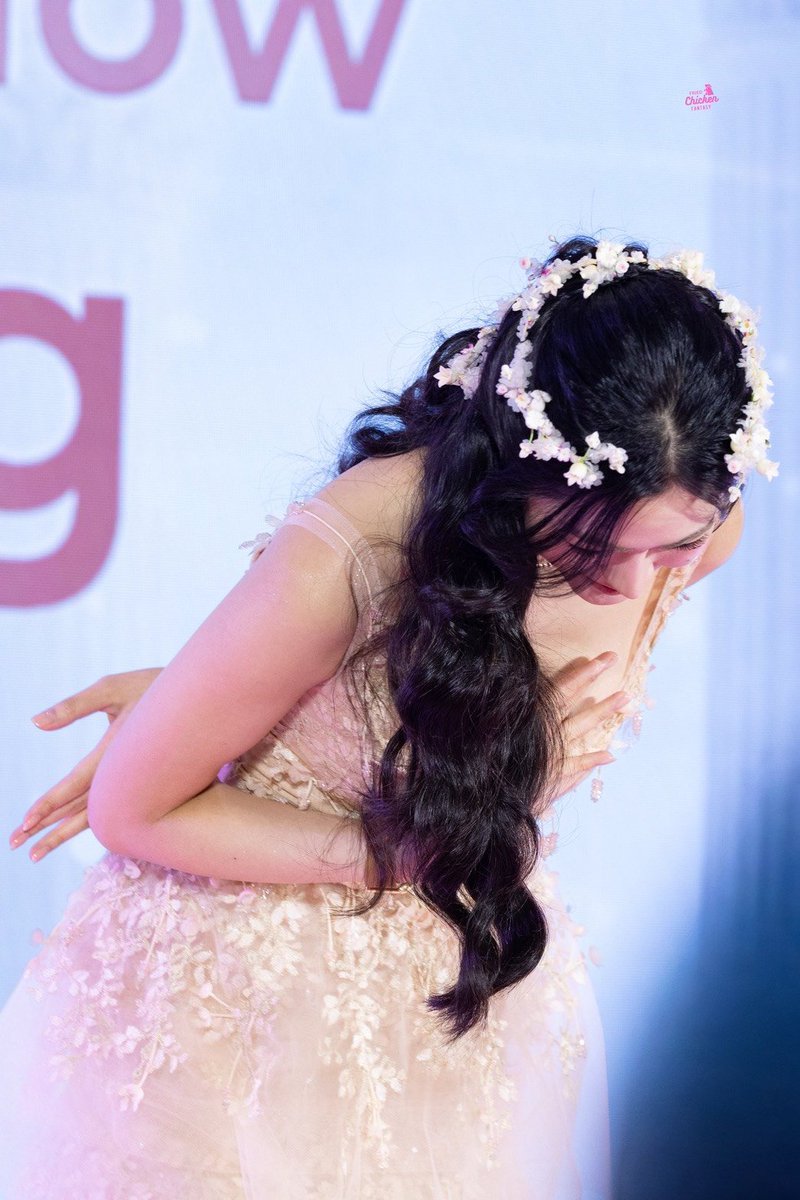 romchai27's tweet photo. @lingling_fans @linglingsirilak #Lingling8YearsJourneyยินด้วยนะค้าบดึใจที่สุดที่ได้ร่วมเดินทางไปกับพี่หลิงตลอด8ปีมานี้ https://t.co/2YemJRfUaU