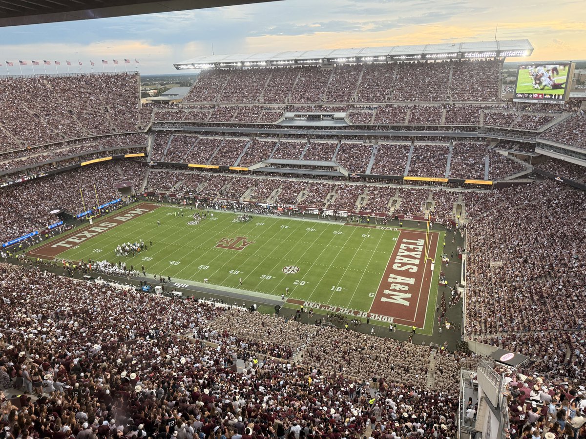 pedluna's tweet photo. It was great to be back at the office… #GigEm #LosAggies @los_aggies #KyleField #CatedralDelValleDeBrazos https://t.co/I24hiS1WjS
