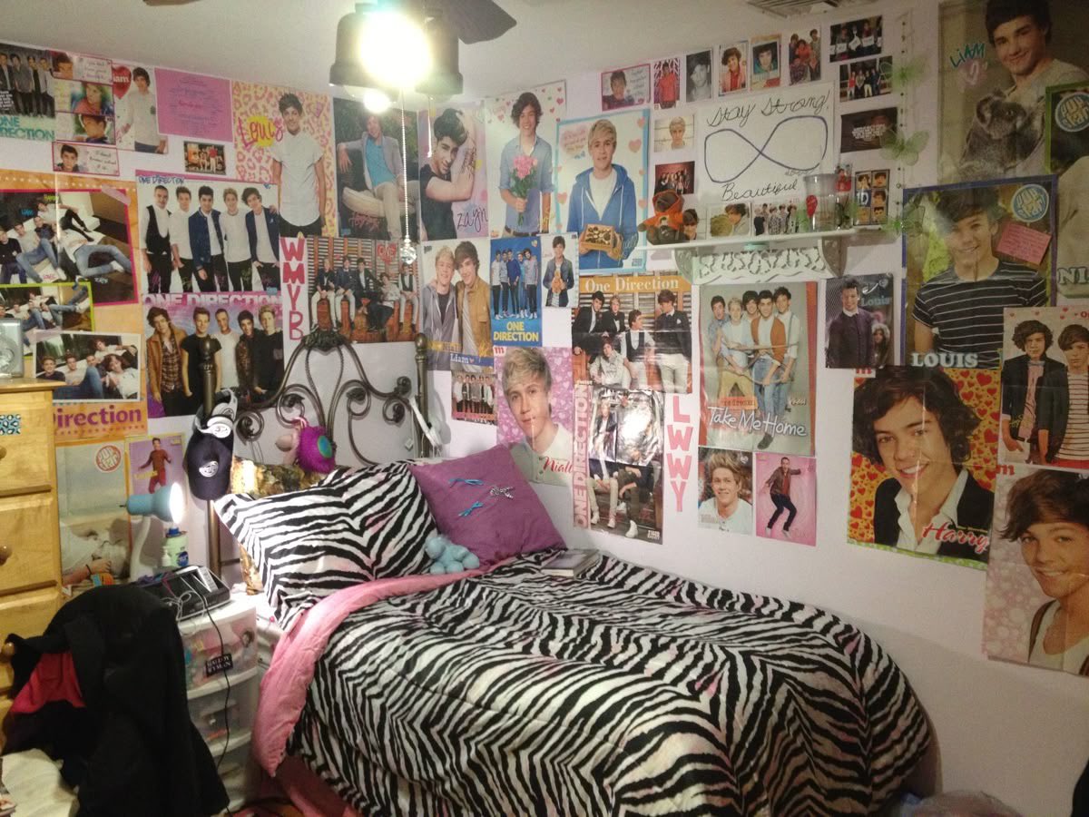 jaquewhys's tweet photo. pov: é 2012 e vc entrou no meu quarto https://t.co/VFopqQiFoB