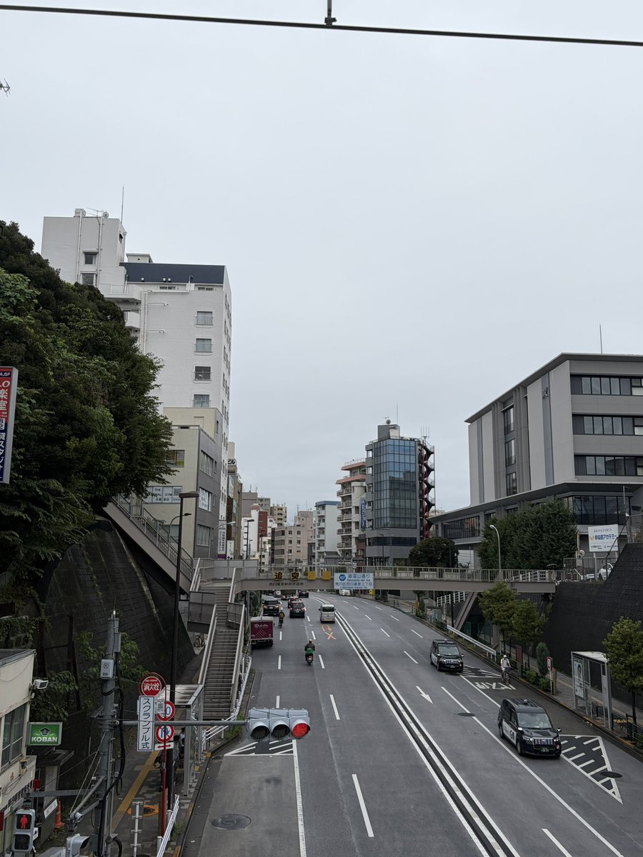 chibakado2's tweet photo. 雨☂️の月曜日、おはようございます☀
空はグレーでも🤣🤣気持ちは晴れで行きましょう😆

足元の濡れた路面、通勤の混雑、予定の変更、
いつもより少しだけ丁寧に、無理のないペースでいきましょう👍
温かい飲み物を片手に、安全通勤・安全運転で🙏
よい一週間になりますように。☕️✨​​​​​​​​​​​​​​​​​​​​​​​​​​​​​​​​​​​​​​​​​​​​​​​​​​
今週もよろしくお願いします🙇