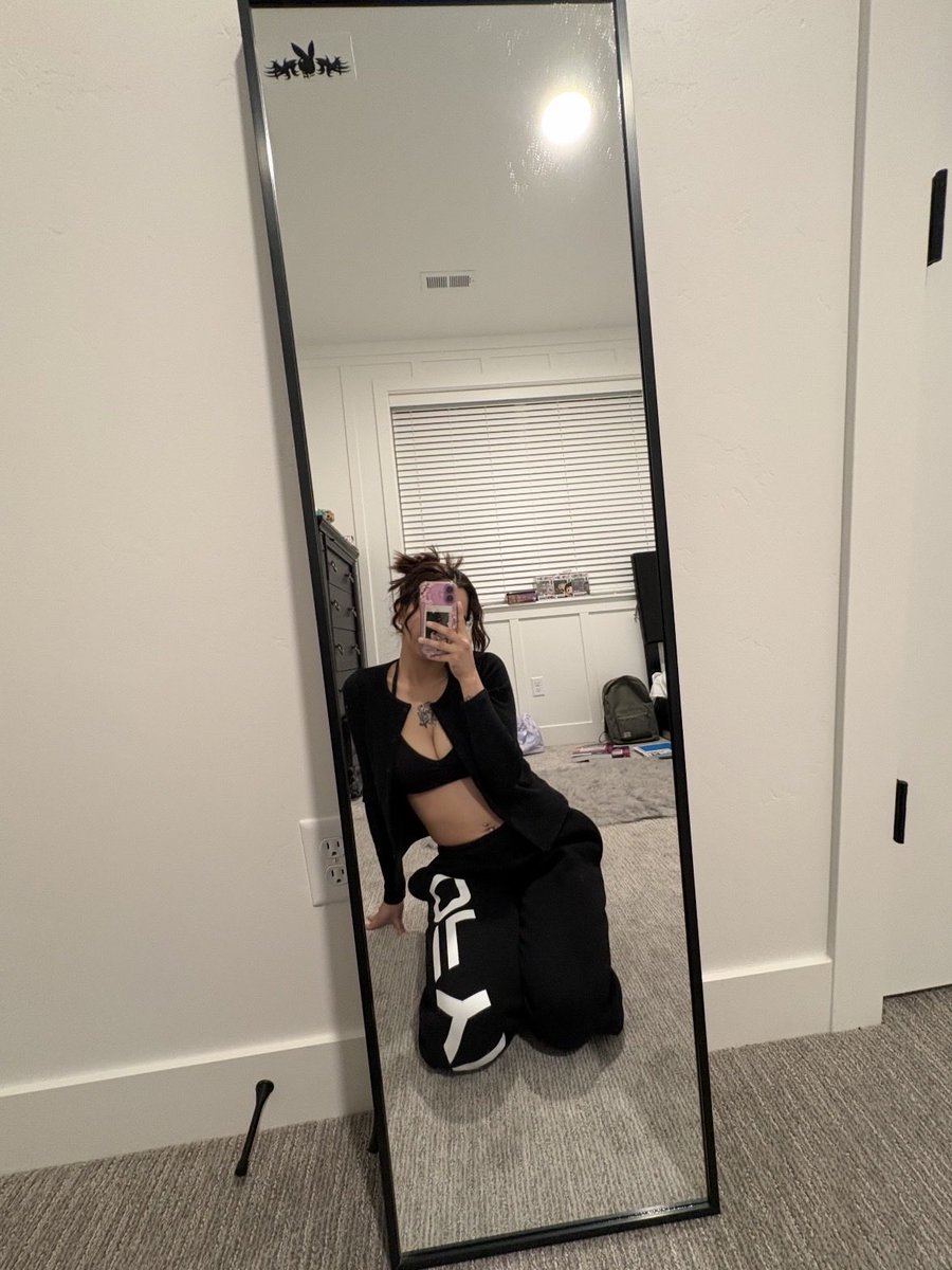 ServeSamara's tweet photo. goodnight!!! (say it back 🔫) https://t.co/e6m1JpKu2P