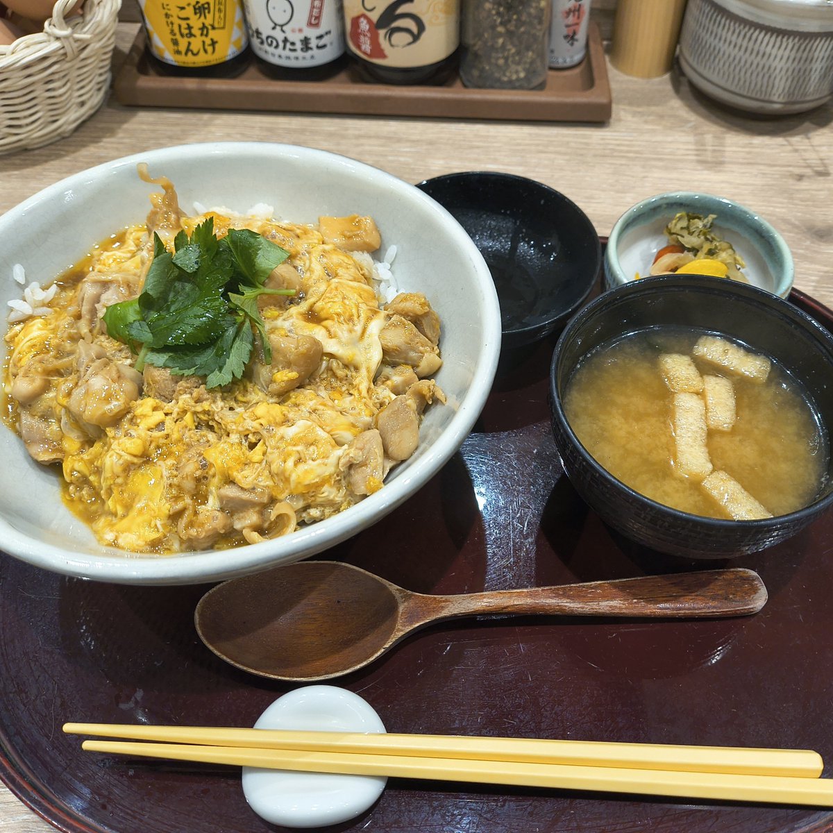 imaniimasu's tweet photo. 東京10カ月ぶりくらいで一人で何しようかな
とりあえず空港で親子丼食べた https://t.co/DiGGLvcOp4