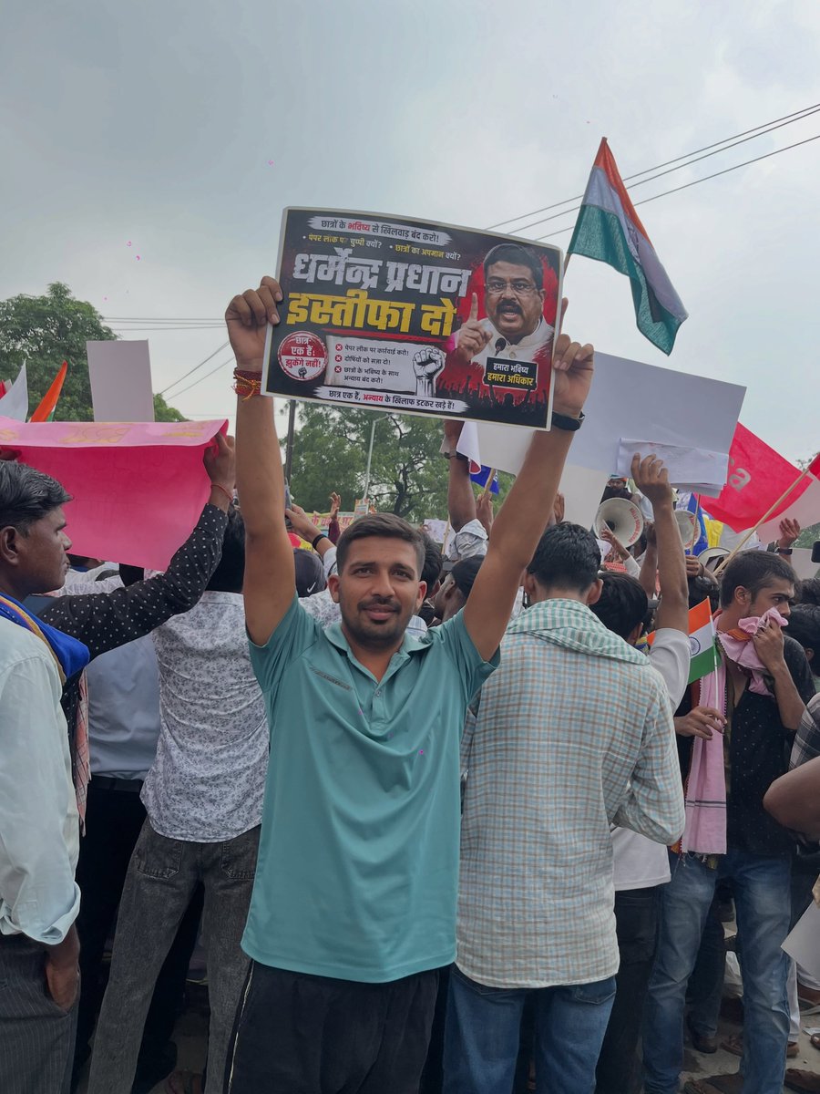 YeraniaV's tweet photo. धर्मेन्द्र प्रधान इस्तीफ़ा दो। https://t.co/49NBvpFzyv