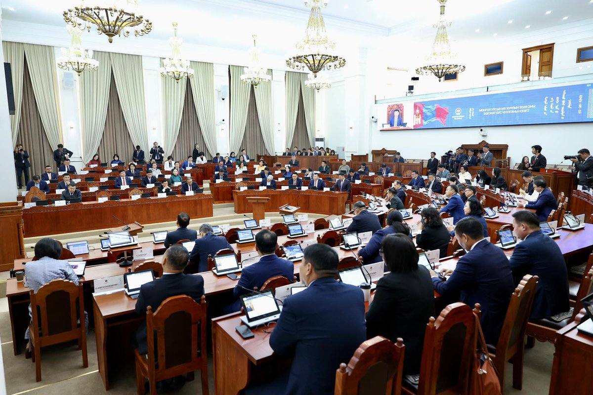 ParliamentMN's tweet photo. ✅Улсын Их Хурлын ээлжит бус чуулганаар Монгол Улсын 2026 оны төсвийн тодотголыг хэлэлцэнэ.

🌐https://t.co/Lma7CAzzCD

#НээлттэйПарламент
#ТаныОролцооТаныХяналт https://t.co/t9gaaJVTMG