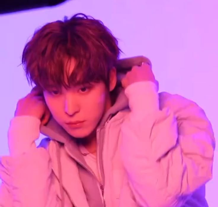 houniyuu's tweet photo. 포즈,얼굴,조명 그 모든게 완벽함 https://t.co/9qV7XRs8xw