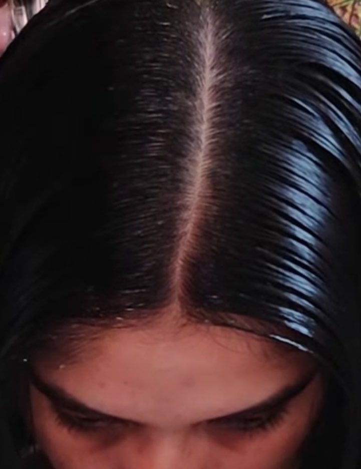 badbunny166630's tweet photo. #hair #fetish #middlepartition #pulling #oily https://t.co/eud7h4A82V