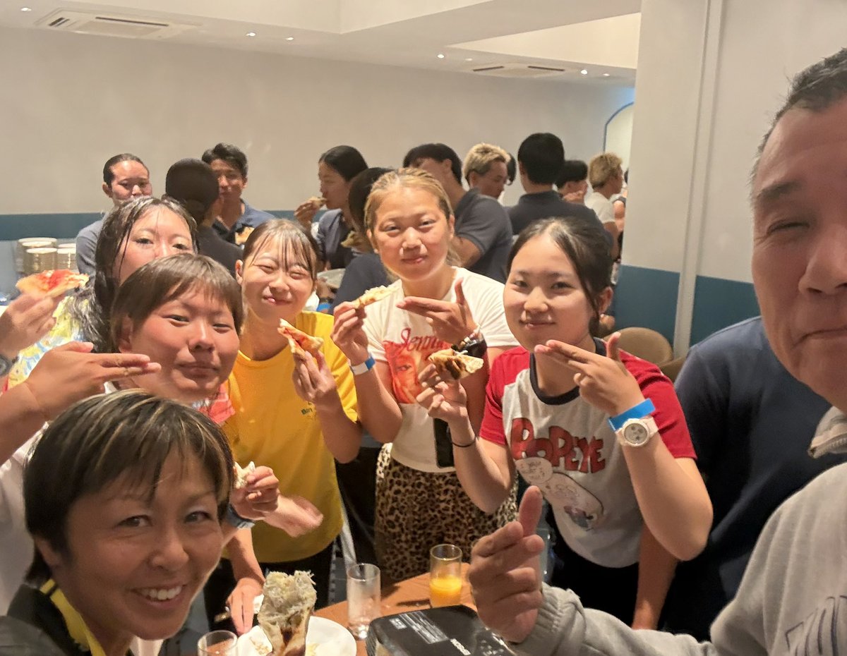 tabo0719's tweet photo. 昨日は逗子海岸海水浴監視活動の最終日でした。
66日間お疲れ様でした。

そして打ち上げ🚀

#逗子サーフライフセービングクラブ
#ライフセービング
#逗子海岸
#打ち上げ https://t.co/xkOOlJGIlN