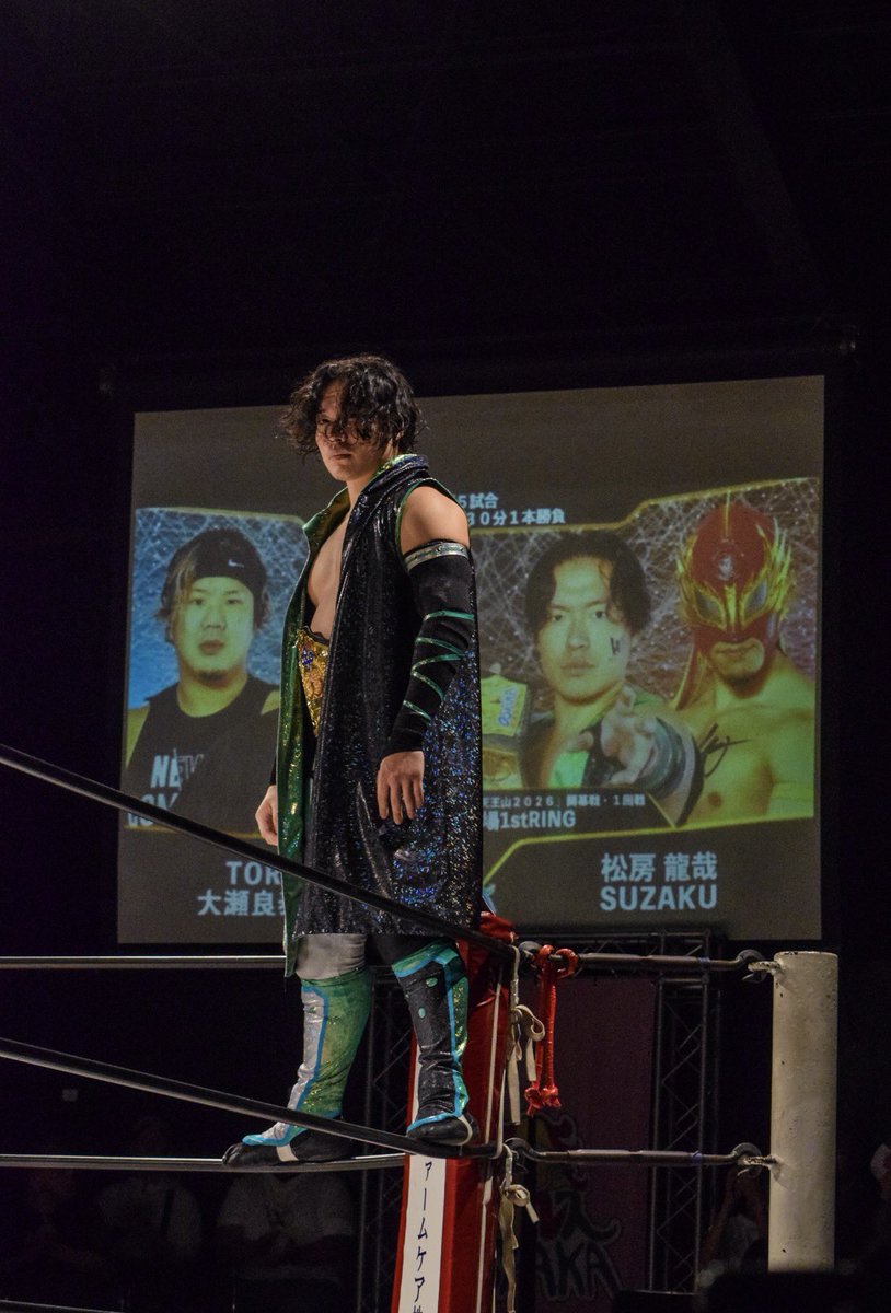 silver_n_blue's tweet photo. 今の入場すんごい好き〜
かっこいい➕撮りやすいで大変ありがたい

#大阪プロレス #VerteX #松房龍�� https://t.co/MOoqi7z97v