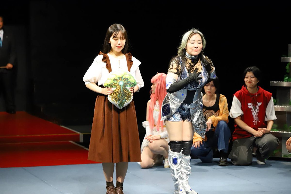 yasukawaactyuka's tweet photo. 改めまして昨日はお足元の悪い中ご観劇ありがとうございました！

season1立花の章、
season2息吹の章、

そしてseason3未来の章。

第一章・完！

テーマは「善と惡」

一方から見たら、

それは善で、

もう一方から見たら

それは惡で、

【正義】とは何か？

人間の永遠のテーマかもしれません。

そんな第一章は始まりのお話しでした。

終わりではなく、
始まり。

私がやりたかった物語は第二章から始まります。

準備期間の間も

#ヴァルコロ やスピンオフ公演、有り！

可能なら劇場での舞台もやりたい✨←大支援神様、募集中🤣

舞台、ダンス、映画、プロレス、歌、ゲームetc

ジャンルなんて関係ない。

大好きなもの詰め込んで

大好きな仲間達と、

これから出会う仲間達と、

沢山、素敵な作品を紡いで活きたい☺️

一度きりの人生。

エンタメは栄養だ！✨

皆さん、今後のACTRIUMからまだまだ目を離さないで下さいね🤗

乞うご期待‼️