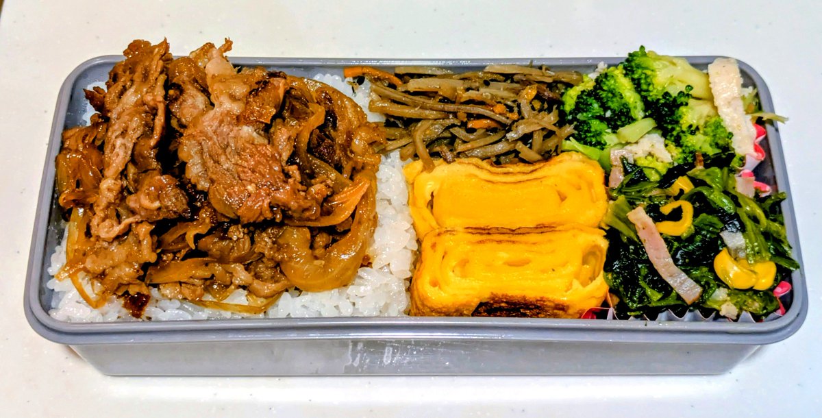 FinFinOwari's tweet photo. 牛丼！に見えるけど味付けは焼肉のタレなお弁当
＃料理 https://t.co/rrfDvqiR5V