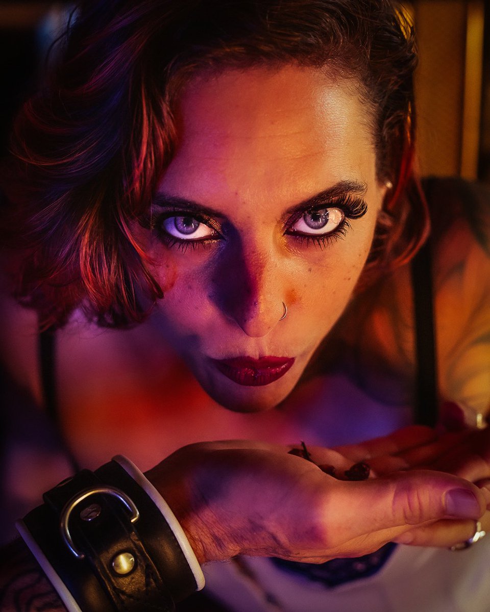 TemptressPixie's tweet photo. hold out your hand https://t.co/wDNlM31hZi