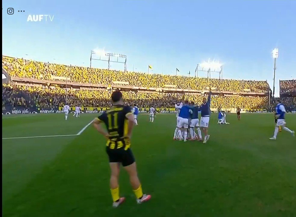 BrianCastroo's tweet photo. @RacingClub Jugando de amarillo y negro perdiendo contra los de blanco no me lo esperaba para nada https://t.co/FPisbVYojW