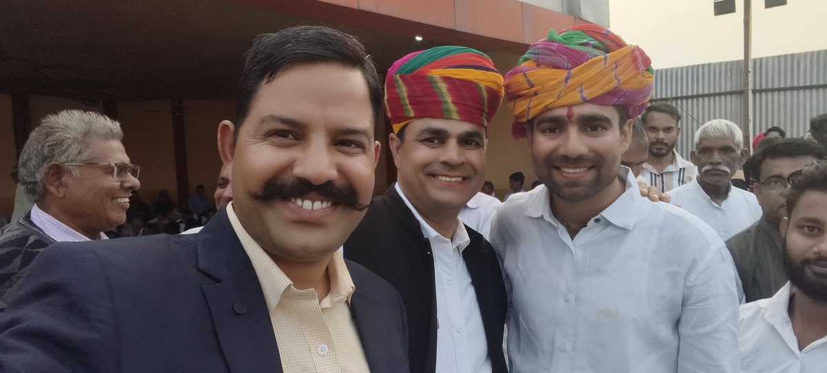 Babulalvtr91's tweet photo. NSUI के ऊर्जावान राष्ट्रीय अध्यक्ष, भाई विनोद जाखड़ जी को जन्मदिवस की हार्दिक बधाई एवं शुभकामनाएं।🙏🏻🎉🎂❤️

हम आपके उत्तम स्वास्थ्य, दीर्घायु एवं खुशहाल जीवन की कामना करते हैं.!!
@VinodJakharIN @nsui https://t.co/uuaYOp2GX0