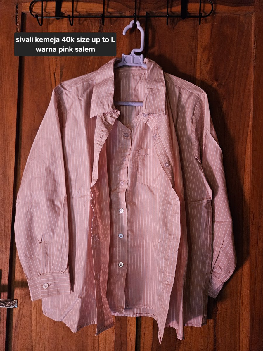 limxwang's tweet photo. Preloved clothes 
- sivali sora shirt peach (tapi kayak pink salem jg)
- slight crop shirt black

Harga tertera, bisa oren
Dom jatim https://t.co/YcMWxFcy6J