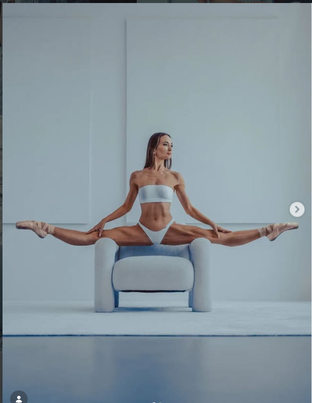 JungKook941892's tweet photo. 🩰 Do you like the shape of a ballerina’s body?
Captured beautifully by @levente_ph , a true master of ballet photography.🌟
@ zuza_ballerina
#ballet #baletnica #balerina #ballerina #levente #balletdance t https://t.co/TgtSH2R3AH