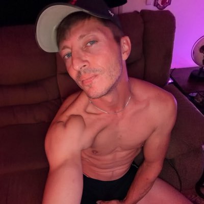 AlecPole95's tweet photo. #gaybottom #gayporn #musclebottom https://t.co/yF95arrcWA