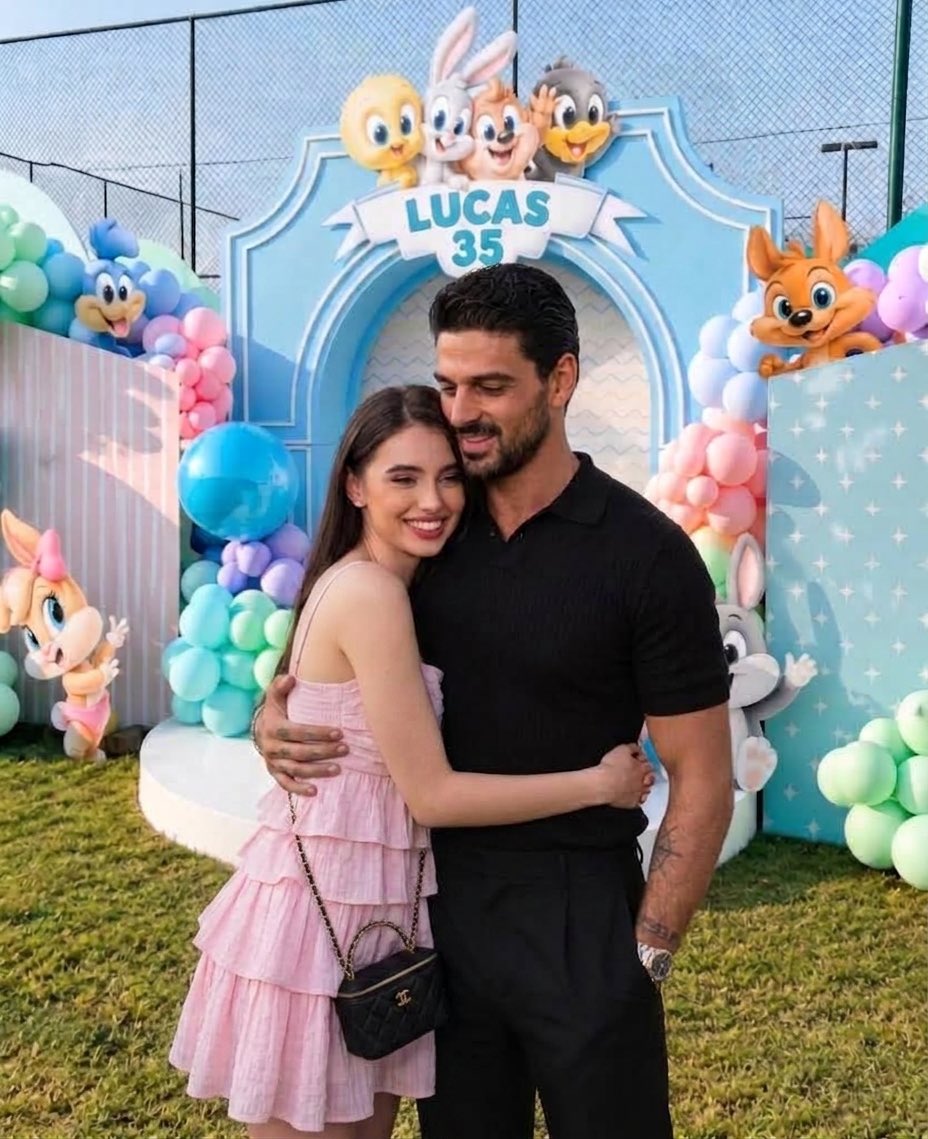 SofiaMiller22's tweet photo. http://Sofia’s-Blog!

———Tan buena hermana que ni me acorde de tu cumpleaños. 
Te amo hermano, gracias por ser tu y por crecer a mi lado a pesar de la distancia. 

⠀⠀ ⠀ #𝙃𝙗𝙙𝙋𝙖𝙩𝙤𝙇𝙪𝙘𝙖𝙨 https://t.co/ag99qPEByc