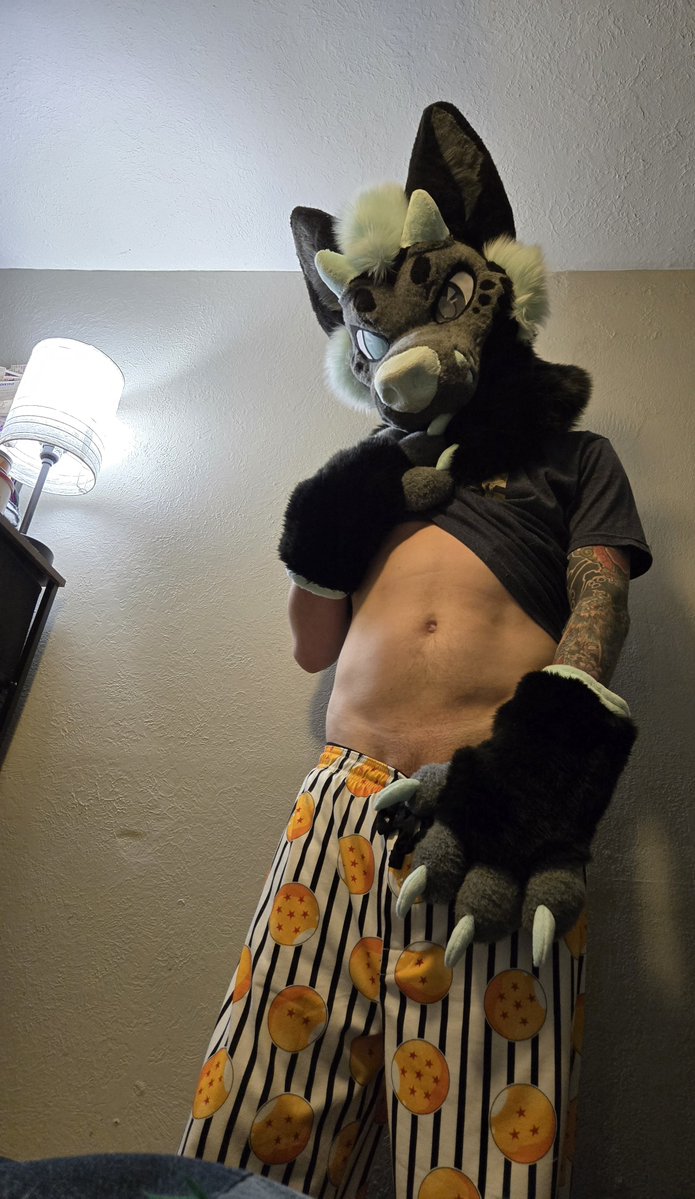 mos_dragolf's tweet photo. Little late night pics😉 https://t.co/ha5Z8x74bJ