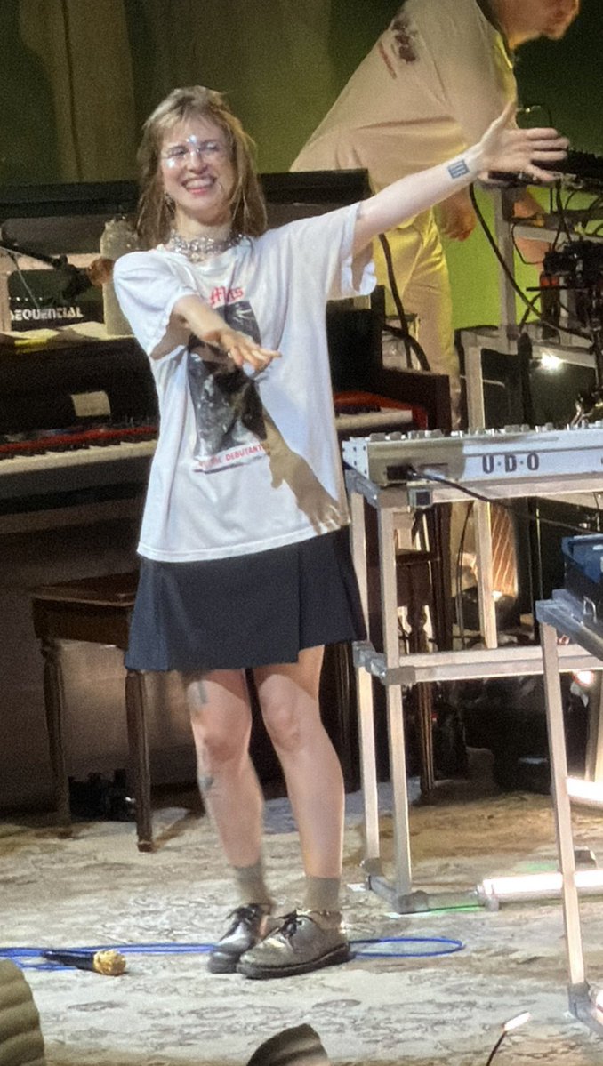 paramorebrasil's tweet photo. Hayley no terceiro show da The Hayley Williams Show!

📷 @lon3lyastr0naut https://t.co/WFfm5KPfUv