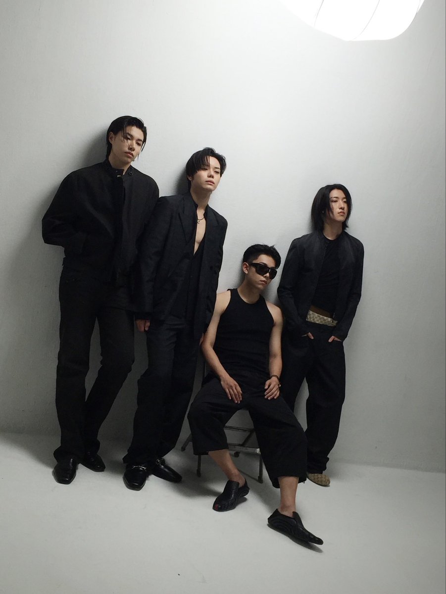 LNGSHOT_TH's tweet photo. [📷] 260907 Instagram update 

พวกเราดูดีมากเลยใช่ไหมละ? 😎
#LNGSHOT X #Esquire 
└ https://t.co/SumojrYwWn

#롱샷 #LNGSHOT_TH https://t.co/JurHt4Hrd1