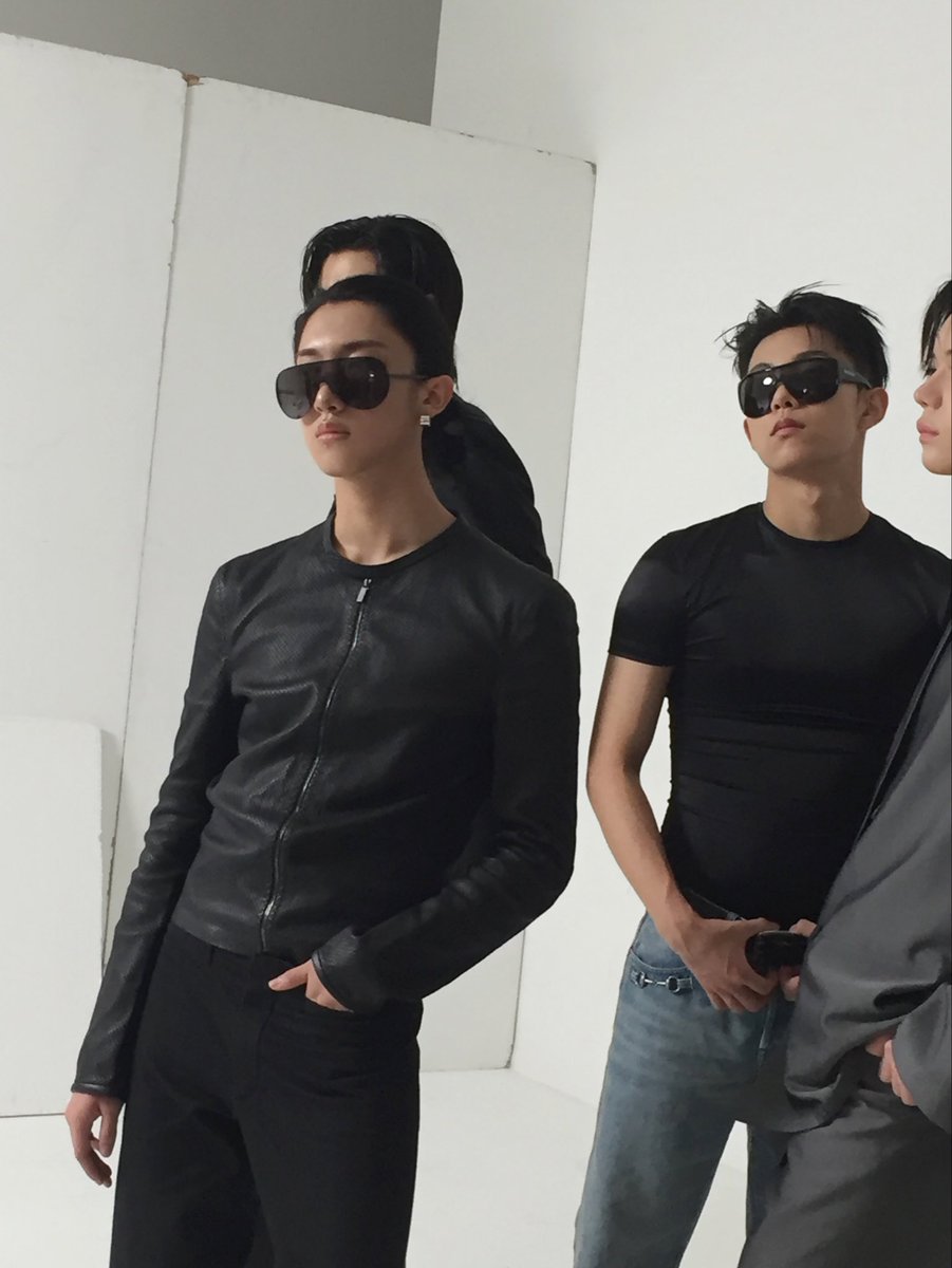 LNGSHOT_TH's tweet photo. [📷] 260907 Instagram update 

พวกเราดูดีมากเลยใช่ไหมละ? 😎
#LNGSHOT X #Esquire 
└ https://t.co/SumojrYwWn

#롱샷 #LNGSHOT_TH https://t.co/JurHt4Hrd1