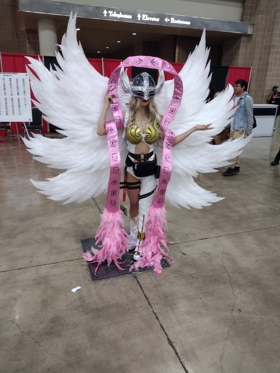 BakaJeeves's tweet photo. Since Twitter has a limit I'm going to try and limit the photos I took at con https://t.co/jjbk8HWUbz