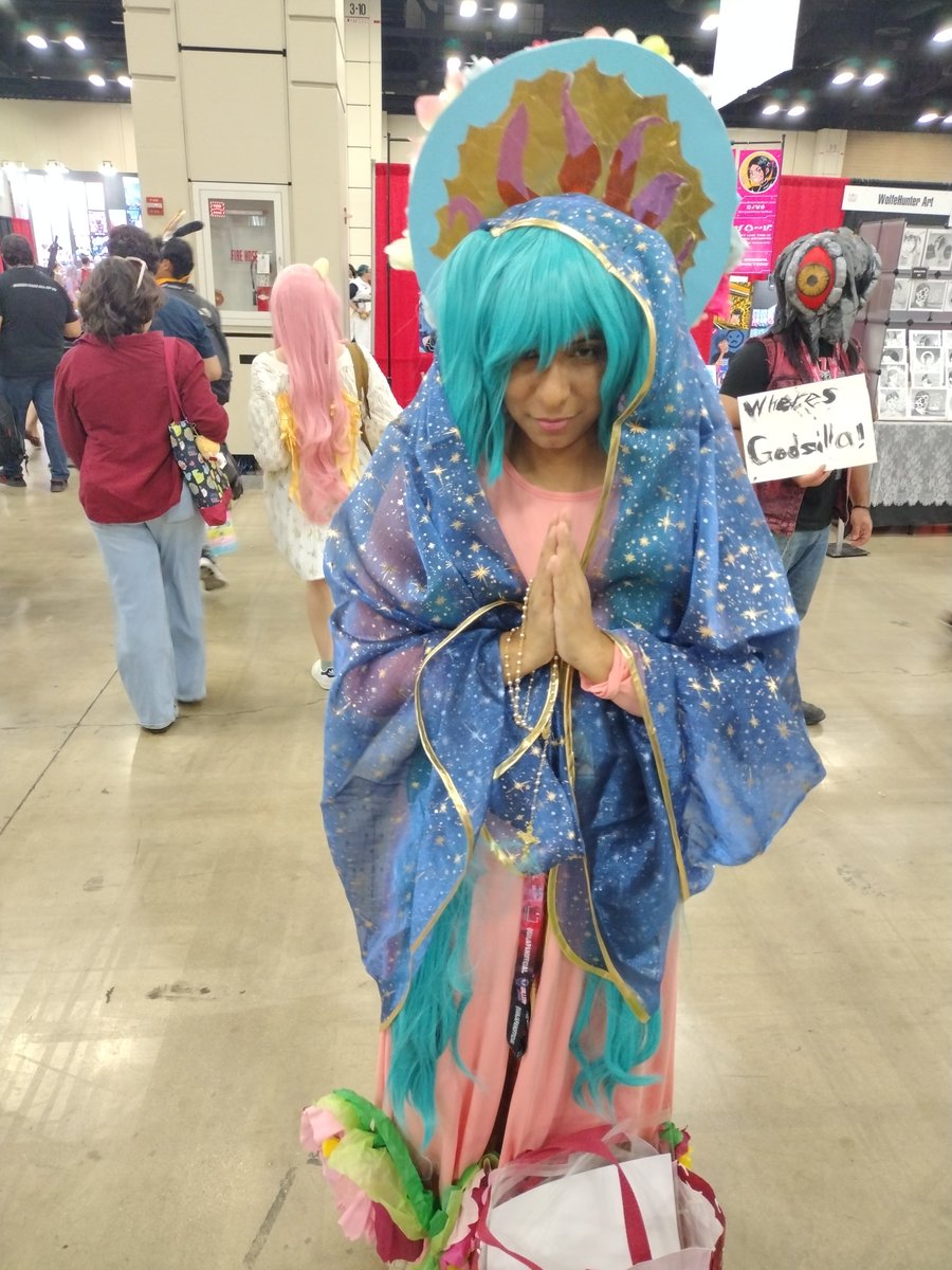 BakaJeeves's tweet photo. Since Twitter has a limit I'm going to try and limit the photos I took at con https://t.co/jjbk8HWUbz