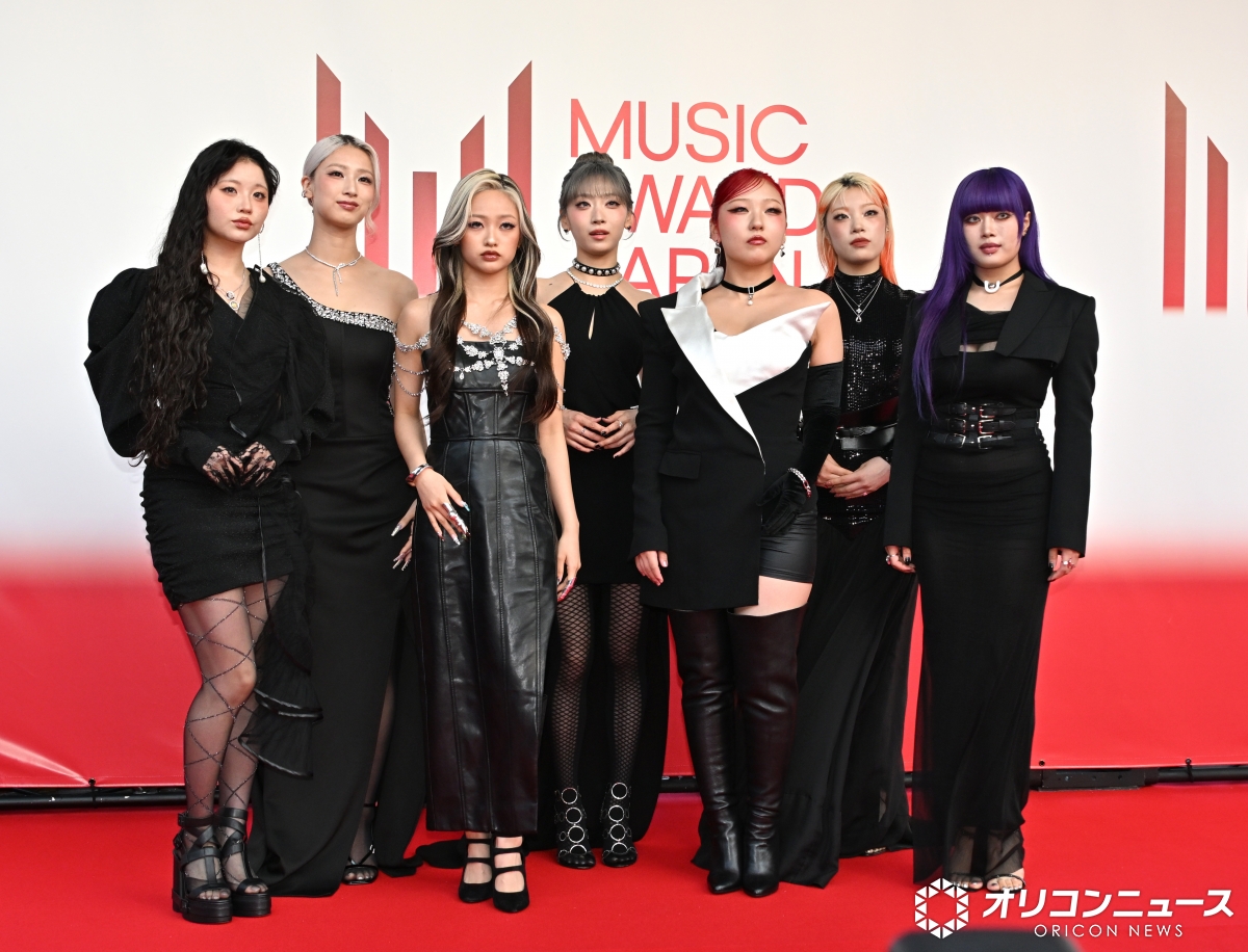 oricon's tweet photo. HANA・JISOO、好きになった日本語を明かす
「きょう覚えました」
⠀
 『スラムダンク』のお気に入りせりふは
「左手は添えるだけ」
https://t.co/ESJRZV6LGX
⠀
#HANA ▷ジス https://t.co/vJ4x36v51W