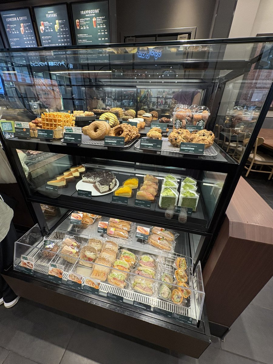 ThaisDayanee's tweet photo. スタバ
抹茶フラペチーノ
コモドドラゴン https://t.co/xnfjQabD64