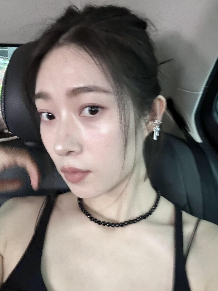 lingriyomesy's tweet photo. 来对着妈妈的美脚打飞机，让妈妈盯射你。 #射屏 #反差 #足控 #足交 #足底 https://t.co/sEArnBmTk9