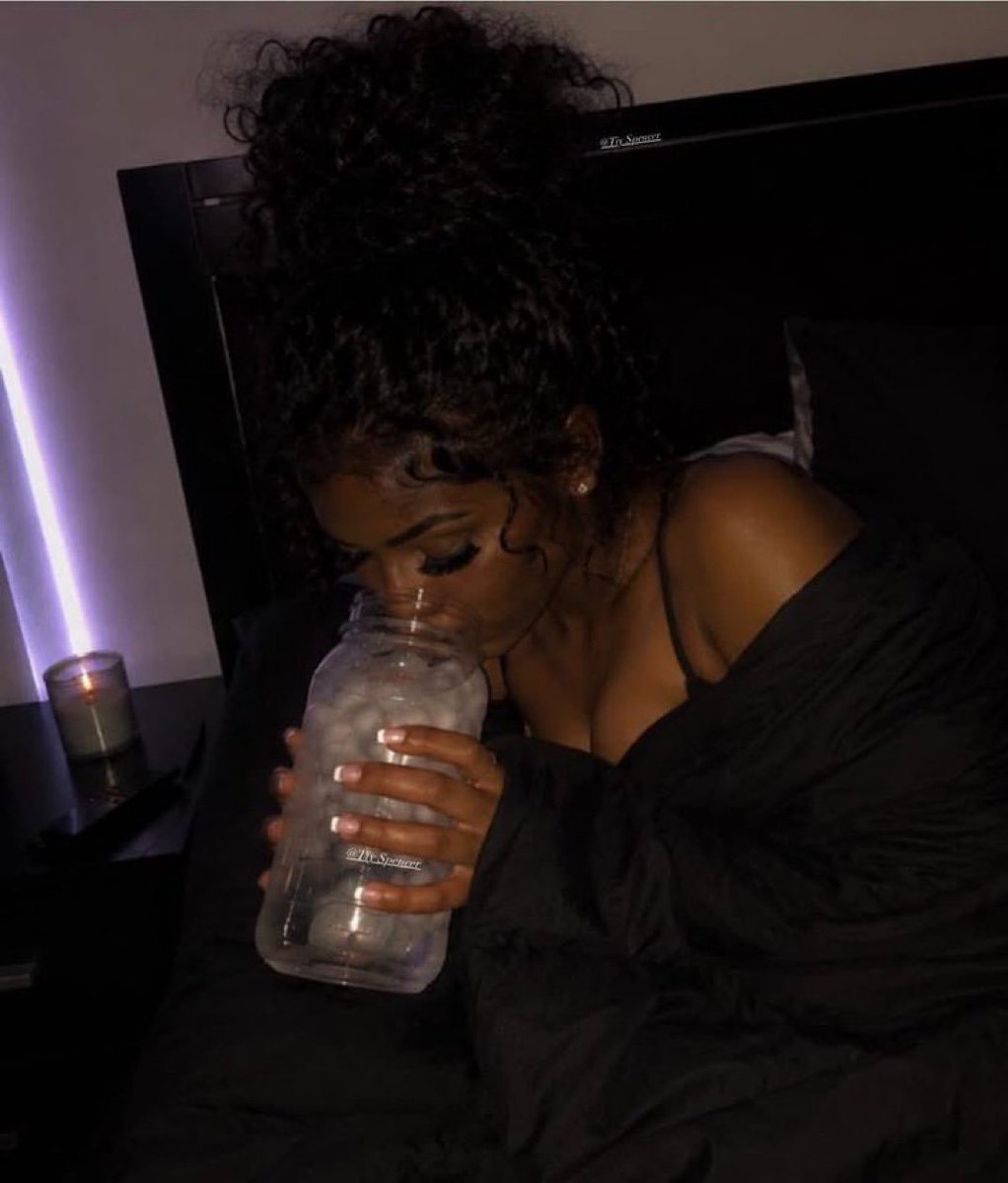 glitchu__'s tweet photo. Me waking up out of my sleep stirsty at 2am 😩 https://t.co/8MkIQ1S88K