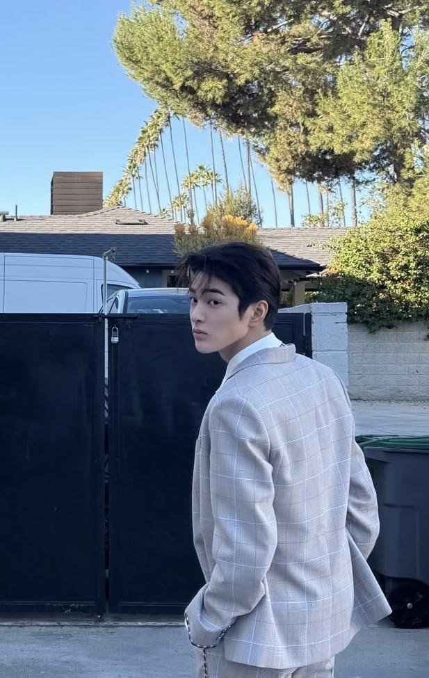 Snupperd's tweet photo. a #keonhyeon few tweets au https://t.co/VAhY8supvo