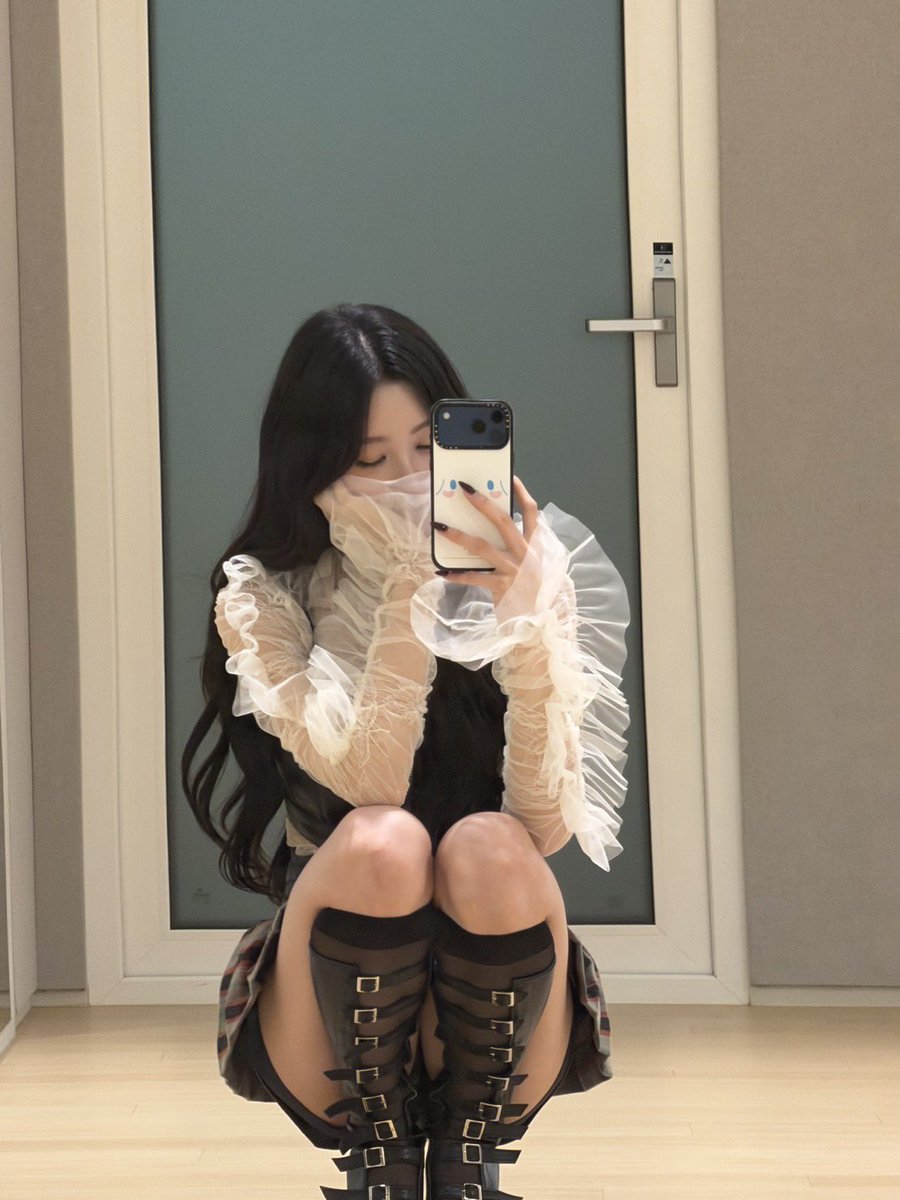 anyeovv's tweet photo. 예쁘다 
beautiful
漂亮
cantik
綺麗
frumoasă
bella 
schön
krásná
đẹp https://t.co/pxj6XZZMXY