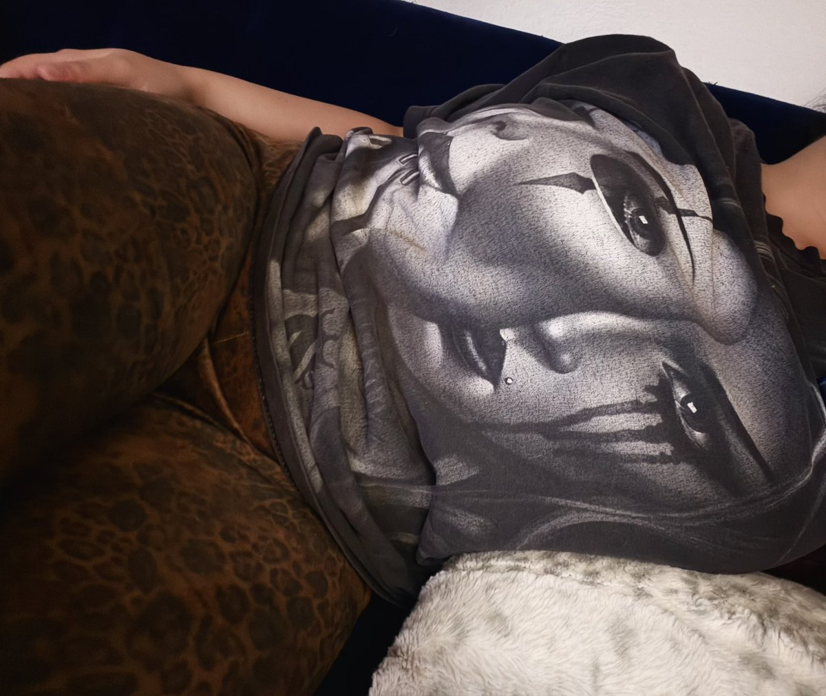 SHYSPICE_x's tweet photo. I’m a slut for a douchey oversized shirt. Thrifting is my passion https://t.co/mIt6nIwZQ0