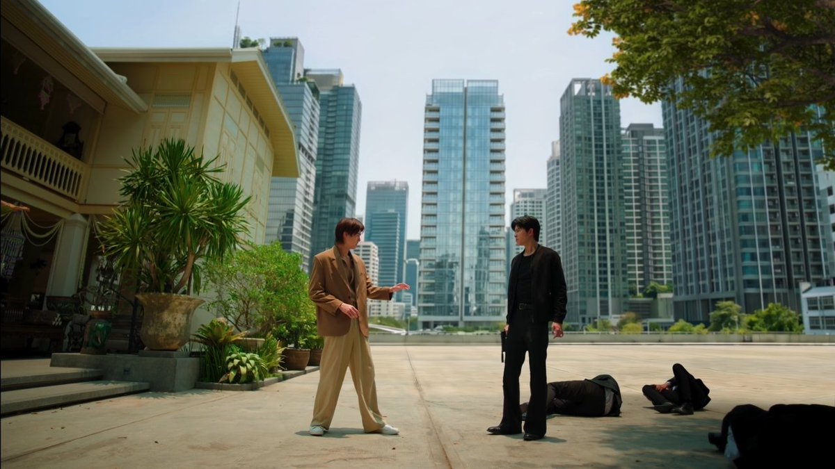youwithrose's tweet photo. The visual representation of the sun and moon is so beautifully executed☀️🌛

Nums side is a cozy warm toned home while Nooms side is cool toned glass buildings

EVEN OUTFITS😭

Idk if they did this intentionally or not but I find it sooo cool now that I'm rewatching the trailer https://t.co/t48usPB4uB