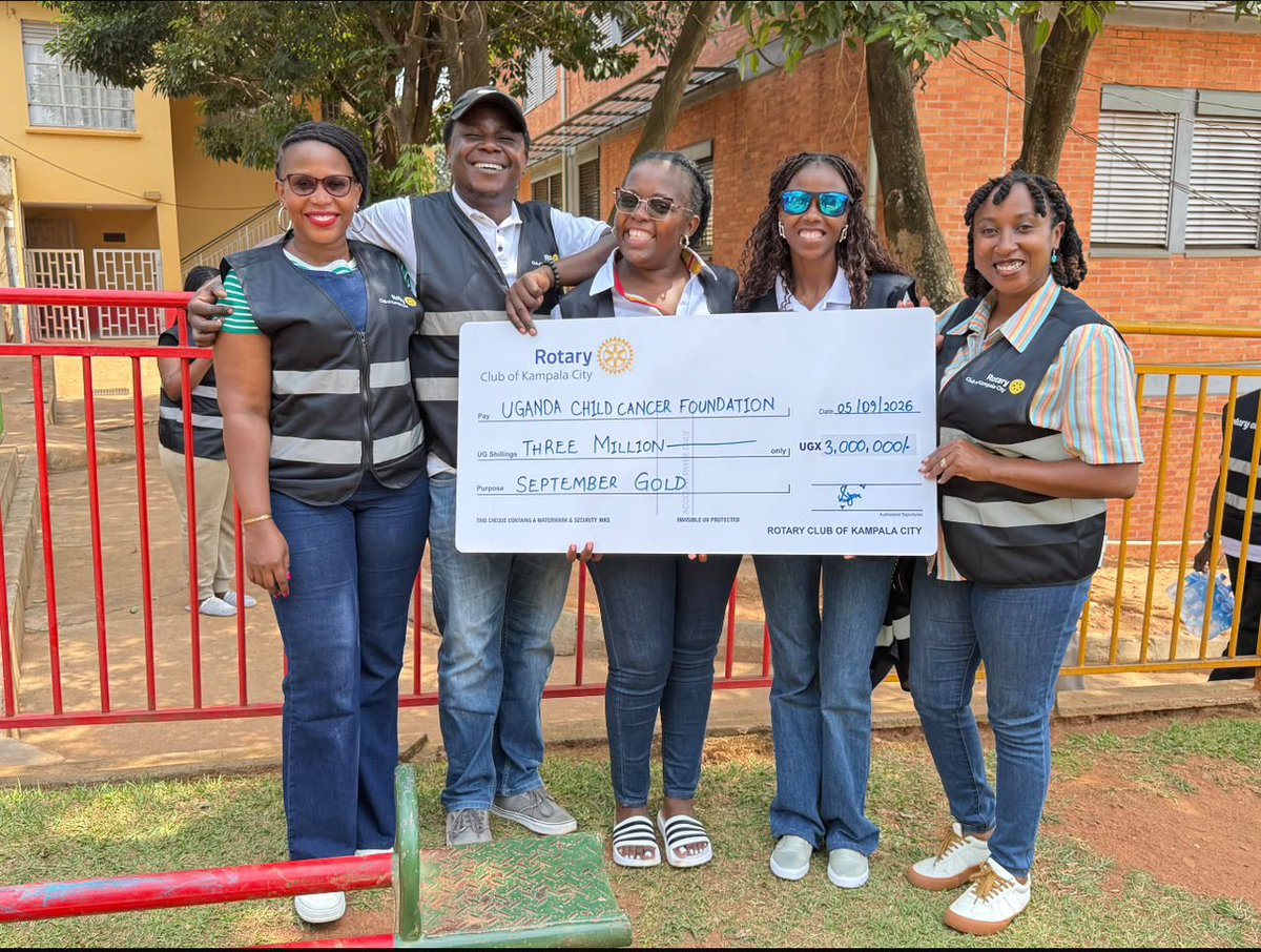RotaryKlaCity's tweet photo. 🎗️💛 Service, hope and compassion in action. 💛🎗️

Cityzens visited the Children’s Cancer Centre @UCCF_Official and handed over UGX 3 million in support of September Gold. We stand with every child and family facing cancer.

#RotaryKampalaCity #RotaryEyamba #RotaryKonyo https://t.co/Th8lsvphwo