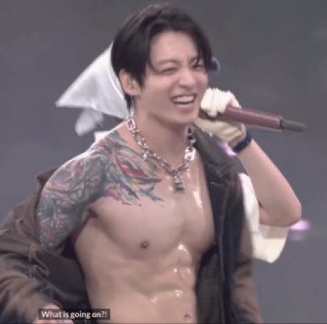 k1nGnAmj0on's tweet photo. ALAM MO JUNGKOOK HINDI LANG ABS MO ANG NAMAMASA NGAYON https://t.co/zjJTlMTWsp