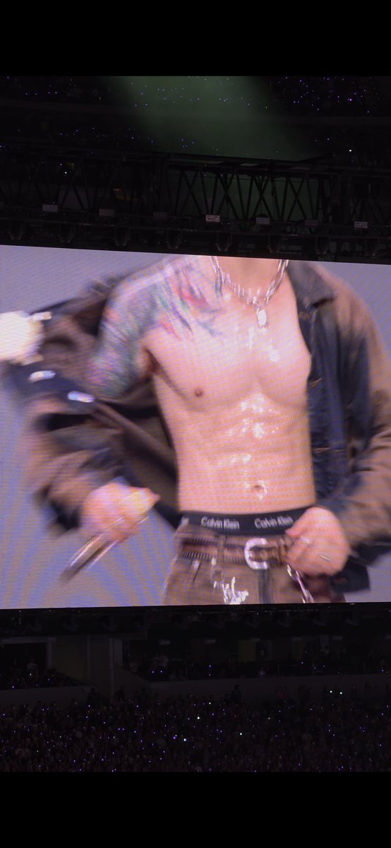 gomdorichick's tweet photo. I'm so sorry if you are not here today because this jungkook is for the history books https://t.co/tnkfmdZEMq