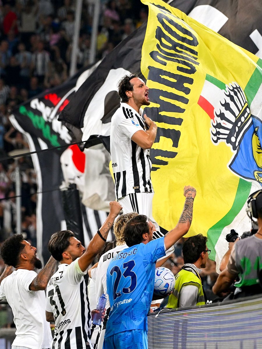 AliSAlKathiri's tweet photo. FinoAllaFine 🖤🤍
#juve #Juventus #FinoAllaFine #ForzaJuve #ForzaJuventus #ita #italy #Italia #JuventusDocKsa #Riyadh #Saudi #SaudiArabia https://t.co/Gr9j6p0L9f