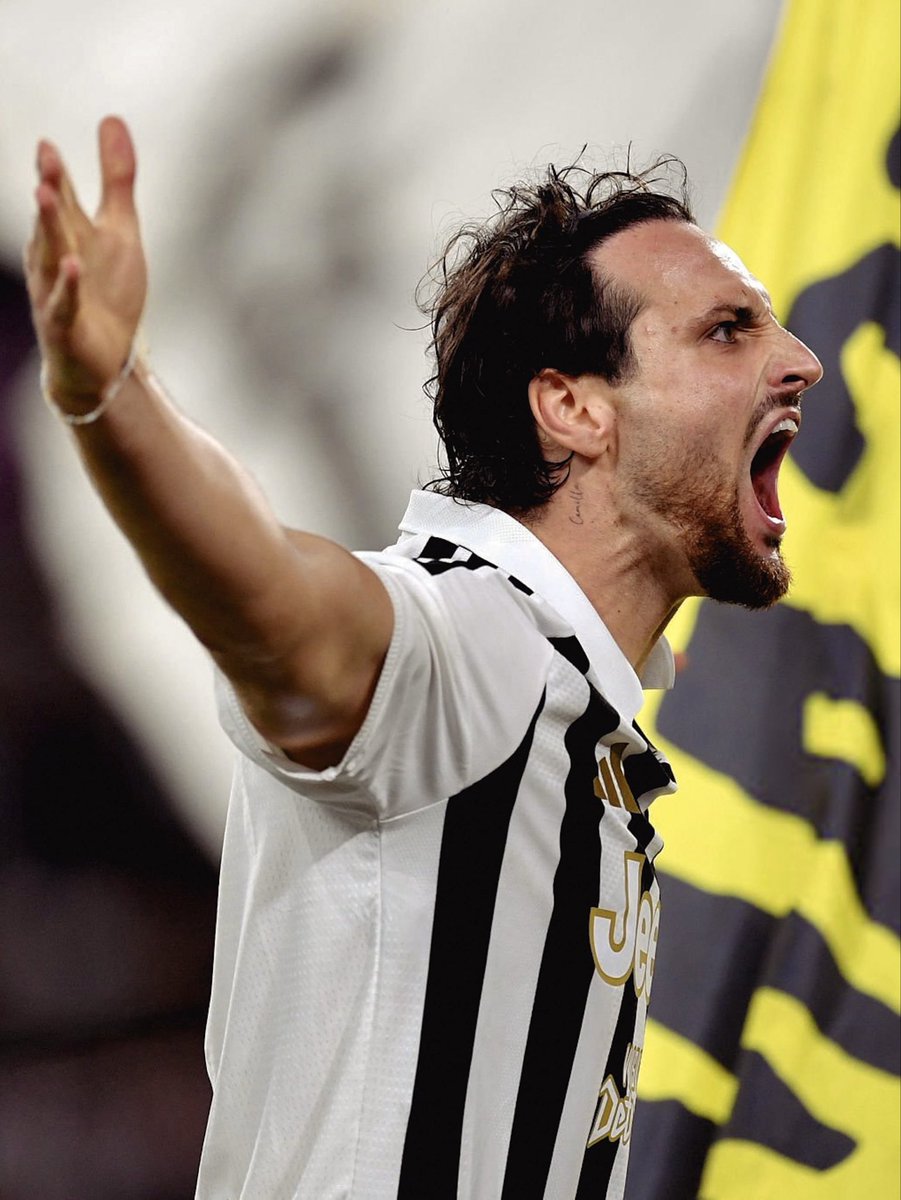 AliSAlKathiri's tweet photo. FinoAllaFine 🖤🤍
#juve #Juventus #FinoAllaFine #ForzaJuve #ForzaJuventus #ita #italy #Italia #JuventusDocKsa #Riyadh #Saudi #SaudiArabia https://t.co/Gr9j6p0L9f