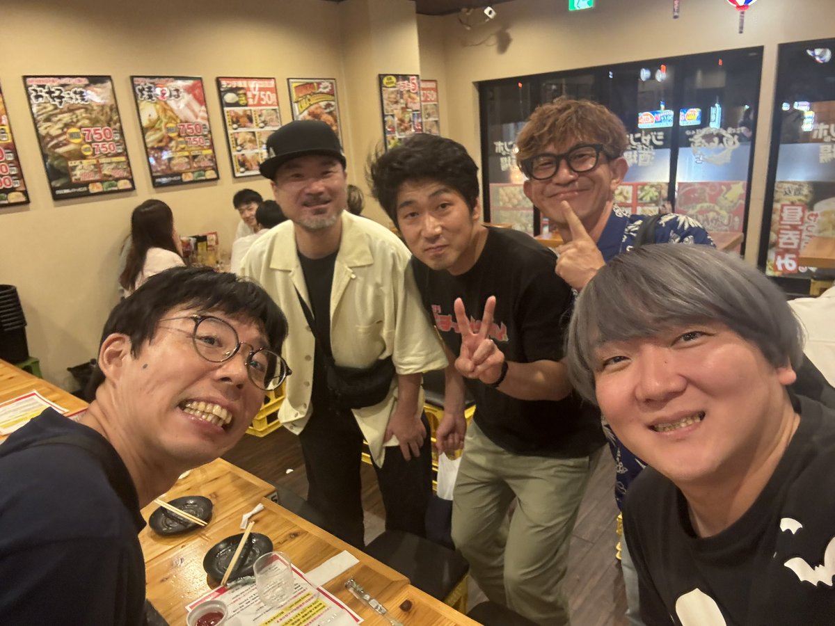 toku69109's tweet photo. 昨日は作家の山ちゃんが仕事で大坂に来てたので、後輩たちとバク飲み🍺

ちゃんと終電で帰った自分を褒めたい！

楽しかったなぁ。
ええ夜でした。 https://t.co/XYtY72oKYt