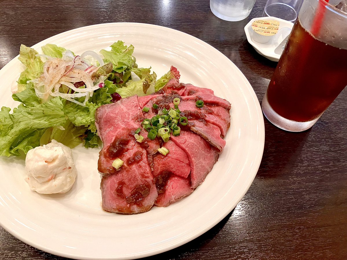 1cours's tweet photo. ランチを予約していた店が、豪雨のせいで
パートさんたちがみんな保育園が〜なんちゃらで、営業できなくなったとか…

現地ついてから言われても💦
そういうのは、事前に連絡ほしい。

急きょ別のお店を予約してランチ🍴

シフォンケーキが有名なお店だけど
cafeランチのご飯もおいしかった✨ https://t.co/Fjs6jaV1ja