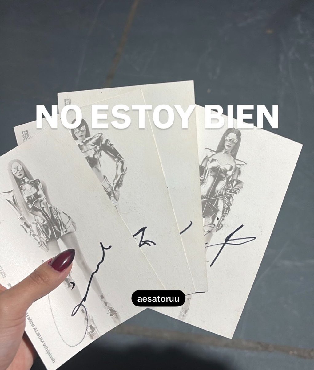 aesatoruu's tweet photo. dios fue el mejor dia d mi vida😭😭😭 vi a aespa cantar en vivo A TERMINAR VIENDOLAS FRENTE A FRENTE DE CERCA Y QUE M FIRMARAN LAS POSTCARD 😭😭😭😭 https://t.co/kic94JJdmC