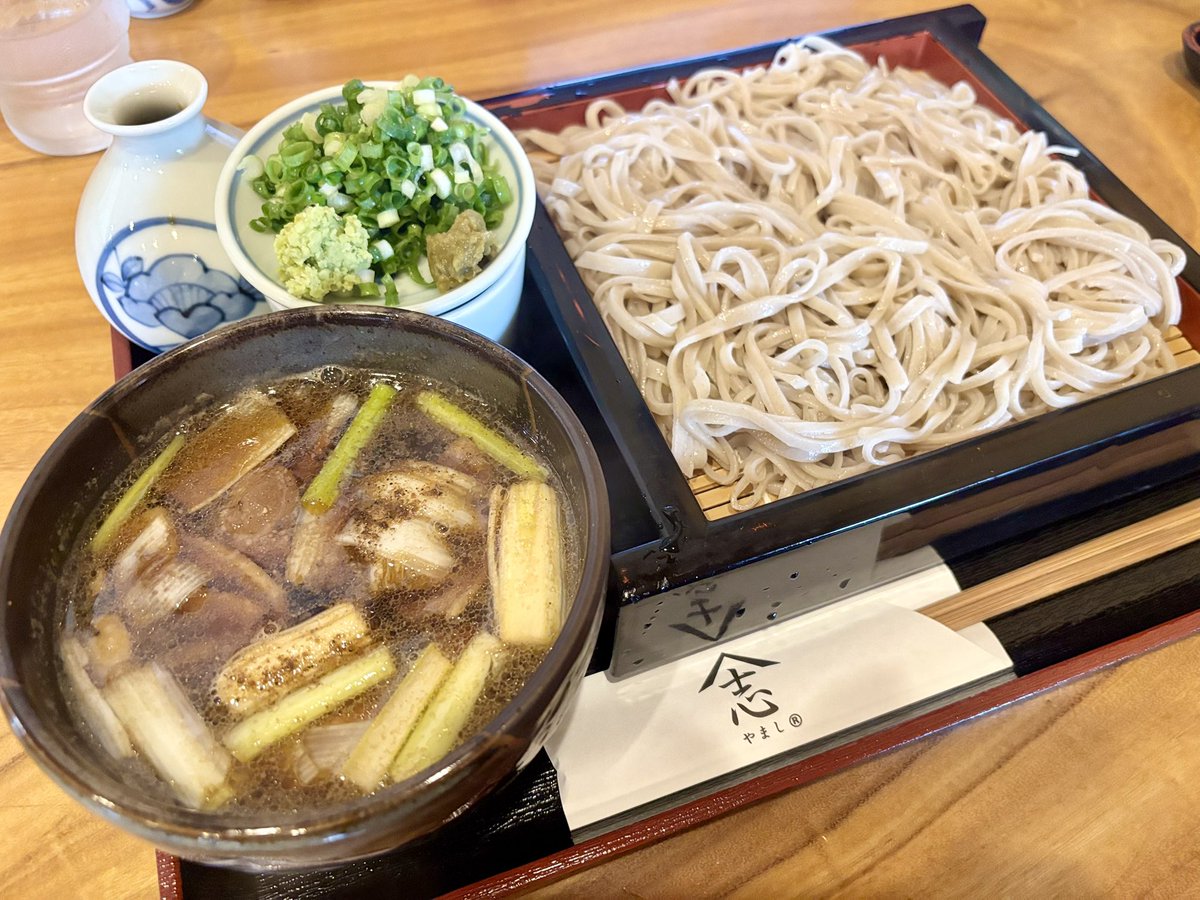 kaede_roza's tweet photo. 免許更新でした。花畑の福岡試験場は色々と混むので、今年は筑豊試験場へ。渋滞が一切なく50分くらいで着き、受付から講習、免許証受け取りまで45分で完了。レビューを見るとかなりの酷評でしたが、全く違って案内もすごく丁寧で良かったです。次回も筑豊にします。
お昼は麺処やま志で鴨せいろそば。 https://t.co/iVkLgOMhdh