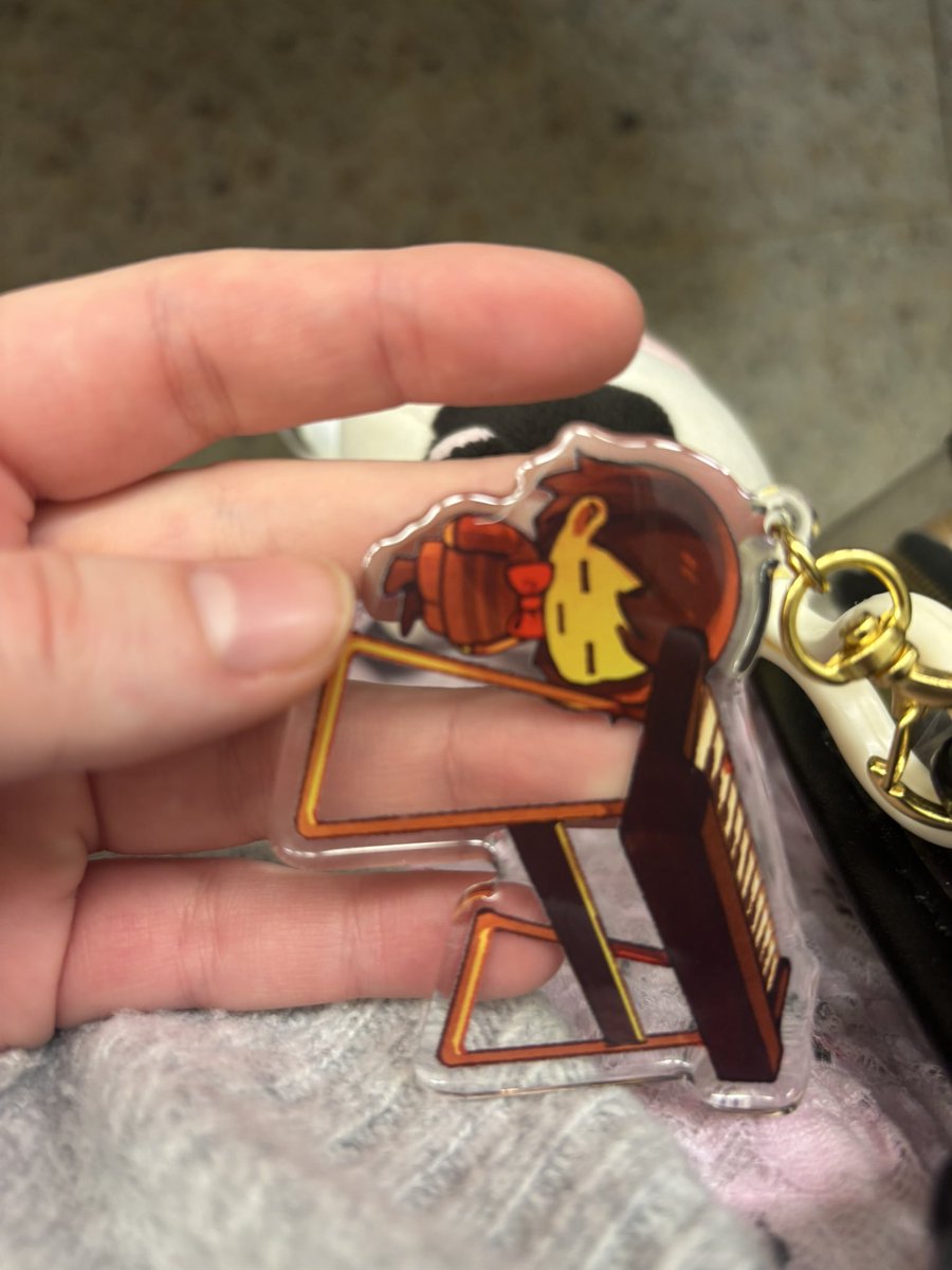 Violetparttwo's tweet photo. bought a blind bag keychain and i got frisk:D https://t.co/26SNYIXSHa