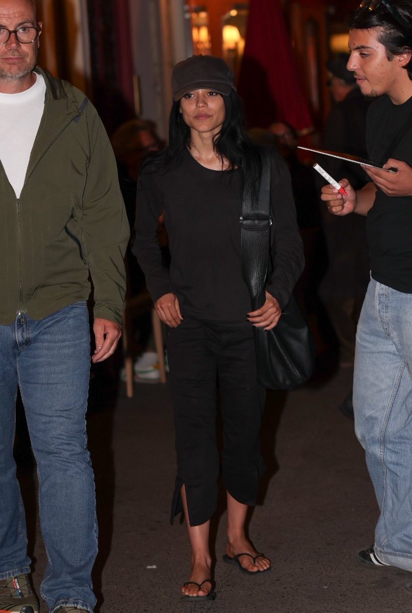 JennaOrteghd's tweet photo. Jenna Ortega was spotted in Paris. https://t.co/dsvlNCpMQA