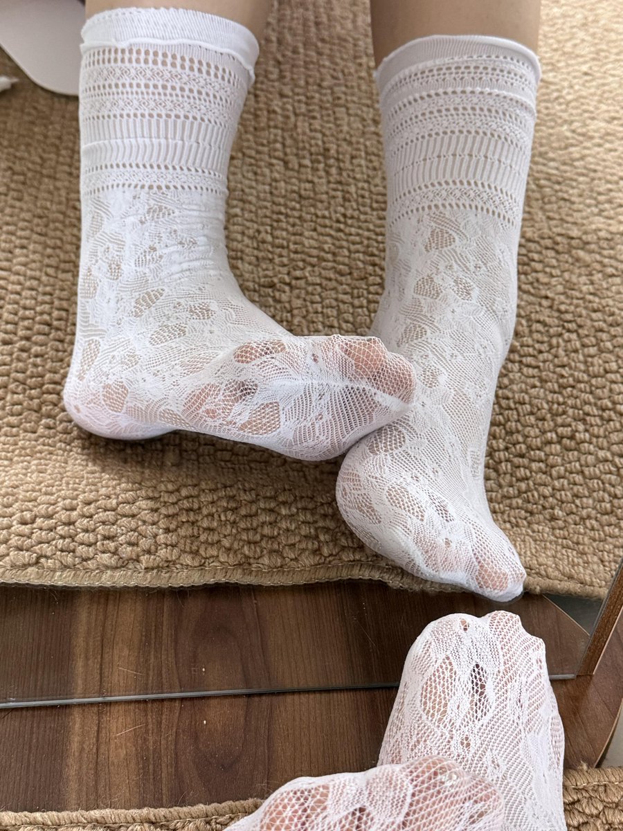 iiiis800's tweet photo. 看到妈妈的脚后是想对妈妈做什么吗？ https://t.co/sfKecFUCgv
