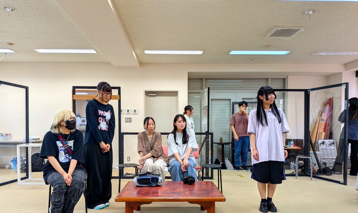 pastelcarat's tweet photo. どーも、演出の僕です。
来週開幕！9月 #舞台ハレーション
稽古バリバリ進んでおります！！🔥

こちらは、まりもちゃん演出の光チーム！
まりもちゃんは細かな演技や繊細な気付きも出来る子で、
役としてどう生きるかを役者たちに告げていってあげてるイメージ✨

通し稽古もやって、細かく調整！

🎫予約フォーム
S席
https://t.co/JZ2jHVb7AM
A席
https://t.co/DT4bq54W5X

📺️出演キャストCM⚠️残5枠！
https://t.co/qY7AmtiqyS