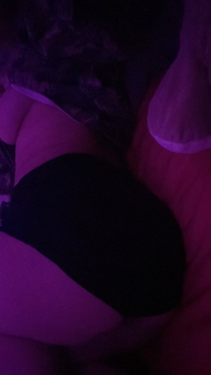 cocowitdabody's tweet photo. Goodnight babes💋
I’d love to see no scammers tomorrow https://t.co/nrKDggJSau